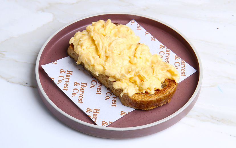 KIDS SCRAMBLED EGGS ON TOAST