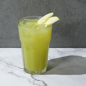 FRESH GREEN APPLE JUICE