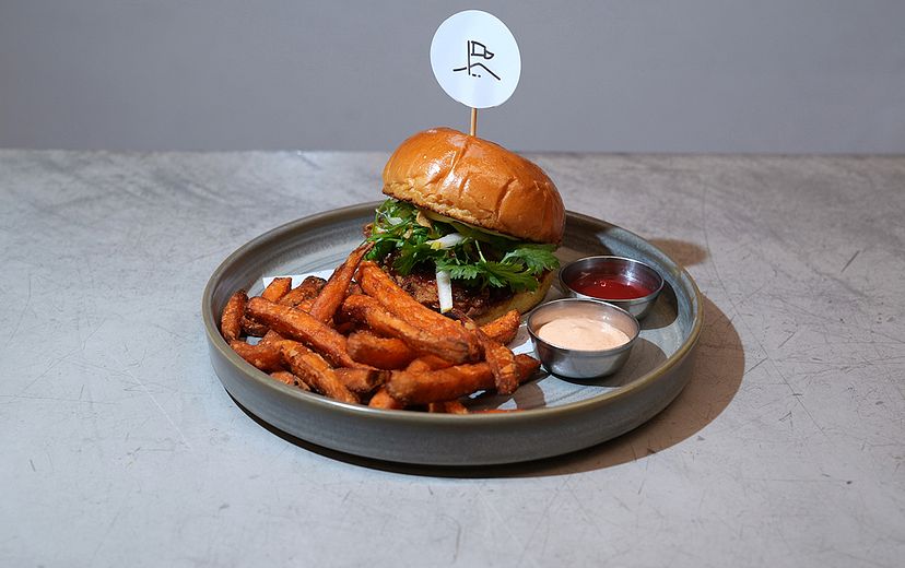 SPICY CHICKEN BURGER