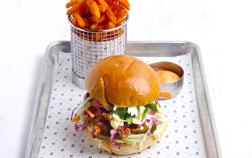 CRISPY CHICKEN BURGER