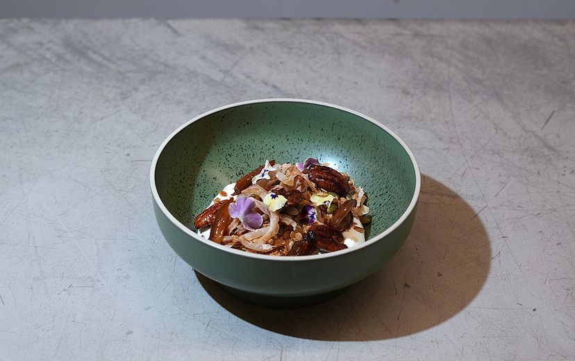 HOME-MADE YOGHURT GRANOLA