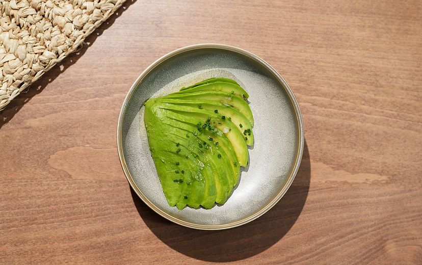 HALF AVOCADO