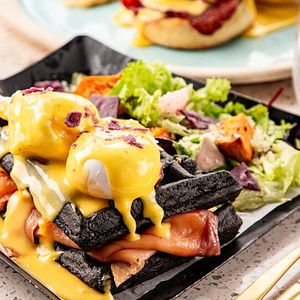 Brunch & Cake Eggs Benedict