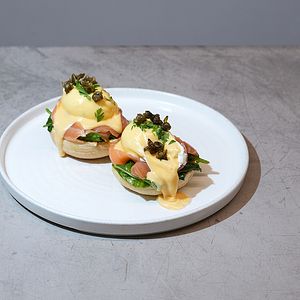 SALMON BENEDICT