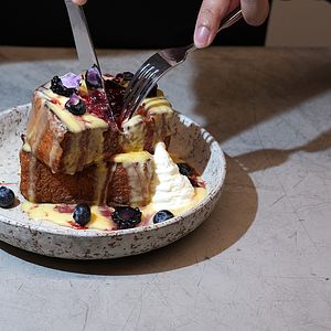 VANILLA CUSTARD FRENCH TOAST