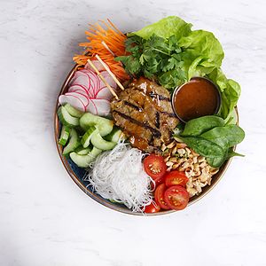 GRILLED BEEF SATAY BOWL