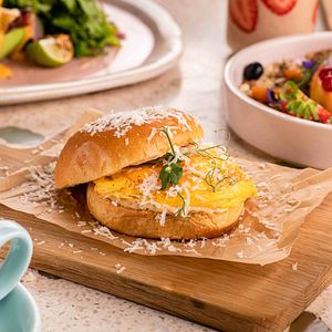 Eggs & Cheese Breakfast Bun 