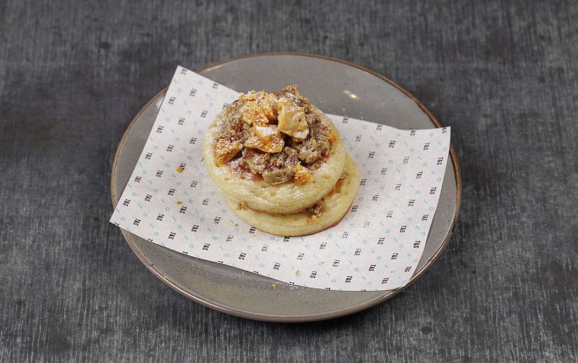 SOURDOUGH CRUMPETS WITH HONEYCOMB