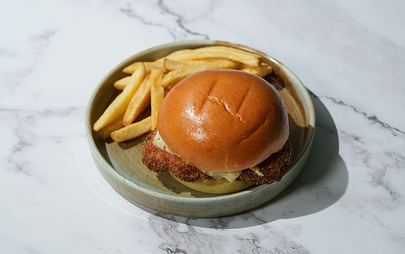 CRISPY CHICKEN BURGER