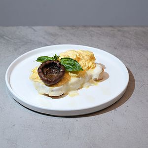 SCRAMBLED EGG ON TOAST WITH MUSHROOM