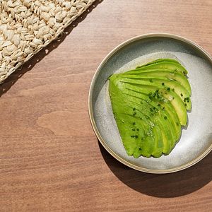 HALF AVOCADO