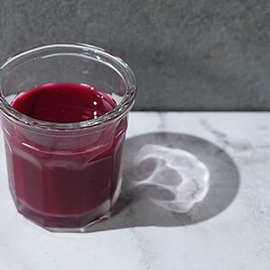 احمر
