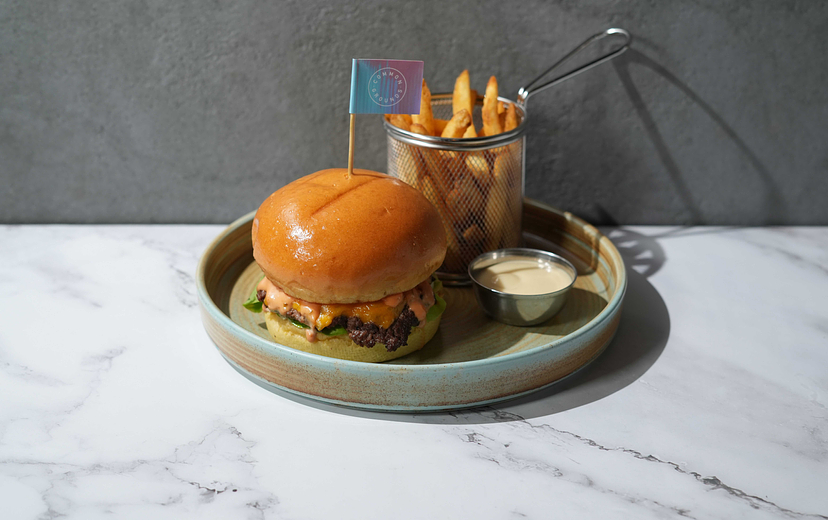 COMMON.GROUNDS BEEF BURGER