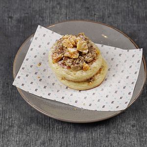 SOURDOUGH CRUMPETS WITH HONEYCOMB